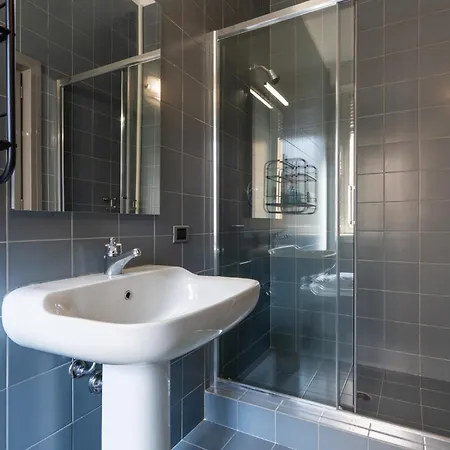 Italianflat - Spacious 3 Bedroom With Balcony San Babila Area * Milan
