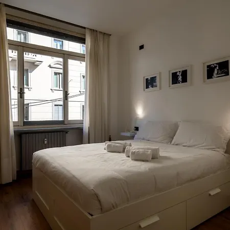 Italianflat - Spacious 3 Bedroom With Balcony San Babila Area Apartment