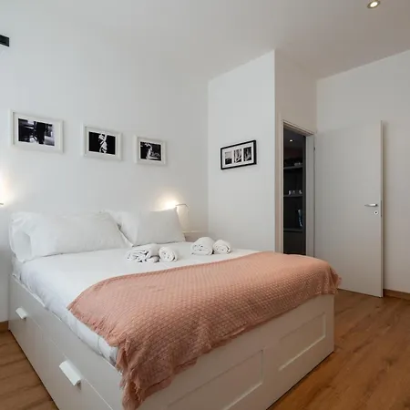 Italianflat - Spacious 3 Bedroom With Balcony San Babila Area Apartment Milan