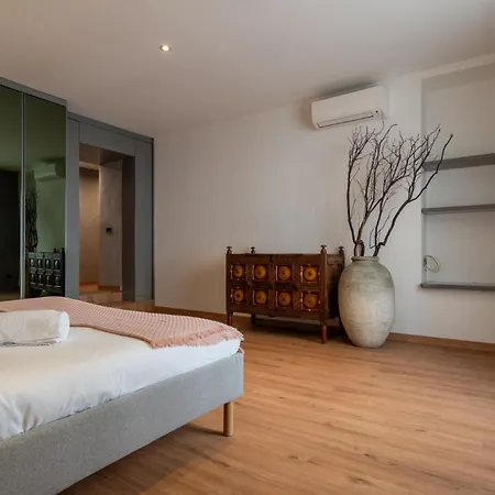 Italianflat - Spacious 3 Bedroom With Balcony San Babila Area Apartment Milan