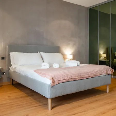 Italianflat - Spacious 3 Bedroom With Balcony San Babila Area *