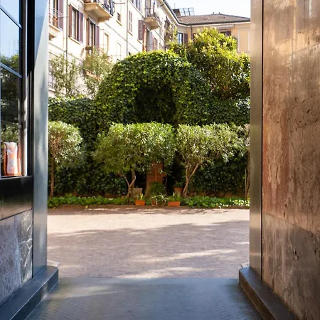Apartment Italianflat - Spacious 3 Bedroom With Balcony San Babila Area Milan