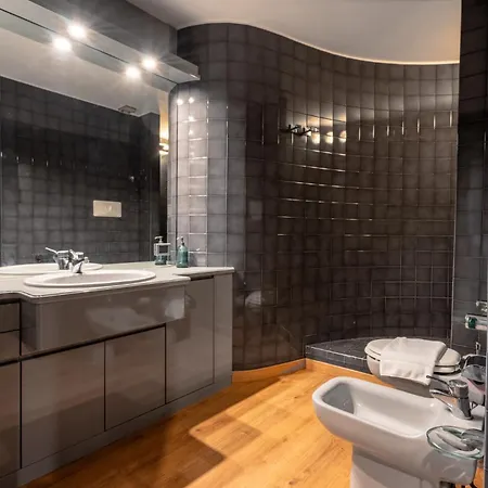 Apartment Italianflat - Spacious 3 Bedroom With Balcony San Babila Area Milan