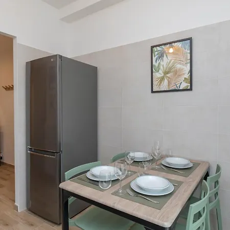 Metro Line 1 Free Parking