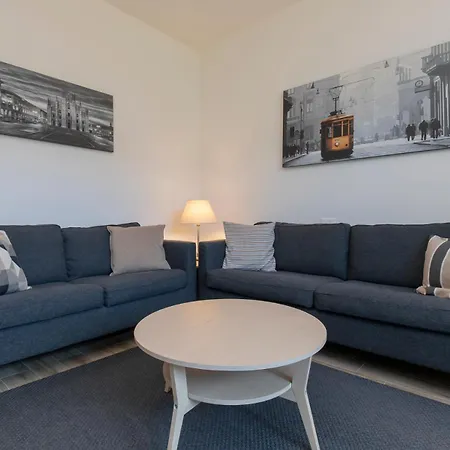 Metro Line 1 Free Parking ميلان