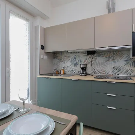 Metro Line 1 Free Parking Apartman