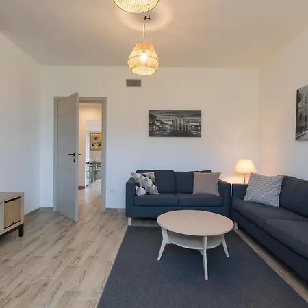 Metro Line 1 Free Parking * ميلان