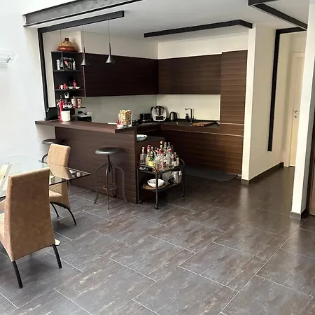Apartment Charming With 2-way Air Con Bbq