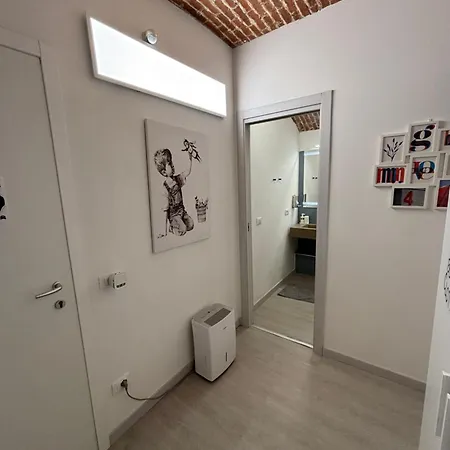 Apartment La Vecchia Milano-les Nubles Vannucci - Il Ballatoio E Il Cortile