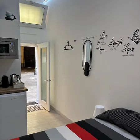 Apartment La Vecchia Milano-les Nubles Vannucci - Il Ballatoio E Il Cortile