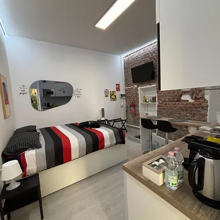 La Vecchia Milano-les Nubles Vannucci - Il Ballatoio E Il Cortile