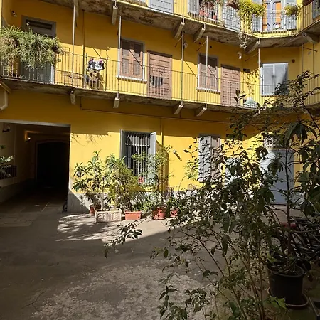 Apartment La Vecchia Milano-les Nubles Vannucci - Il Ballatoio E Il Cortile