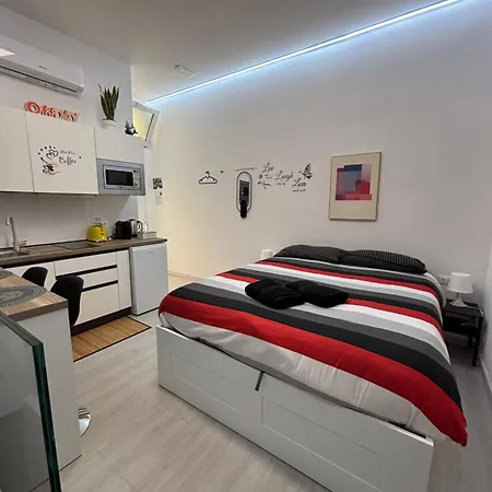 Apartment La Vecchia Milano-les Nubles Vannucci - Il Ballatoio E Il Cortile Milan
