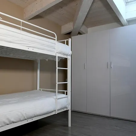 Dingo's House - 5 Minutes From M3 *