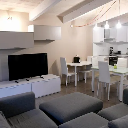 Dingo's House - 5 Minutes From M3 Apartment Milan