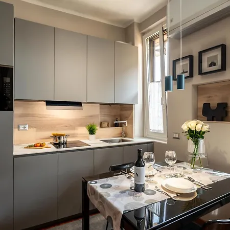 Duomo Airport Linate Small Deluxe Lägenhet