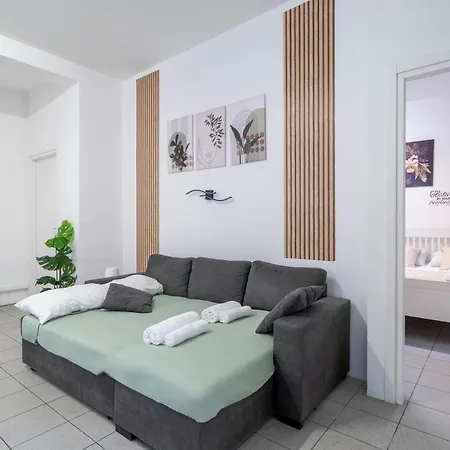 Duomo 10 Min - Spacious In The Heart Of - Wifi Apartment *
