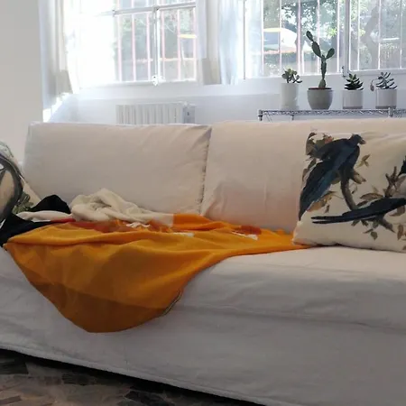 Artistic And Spacious Loft - 3 Min From The Metro Apartamento