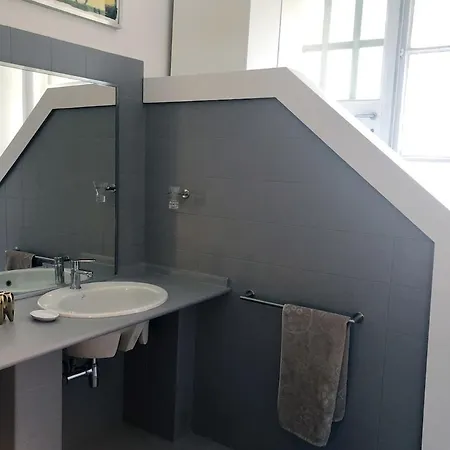 Artistic And Spacious Loft - 3 Min From The Metro Apartamento