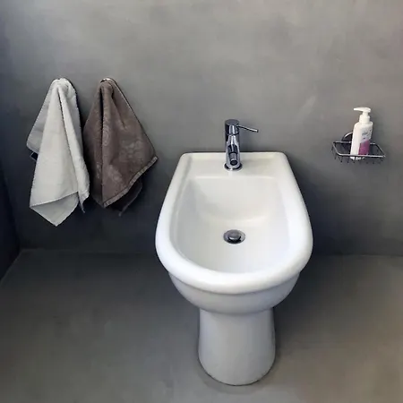 Artistic And Spacious Loft - 3 Min From The Metro Милан