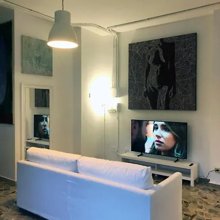Artistic And Spacious Loft - 3 Min From The Metro Апартаменты