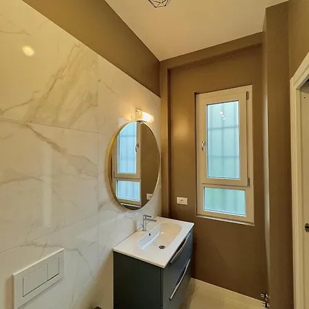 - - Life - Lägenhet *
