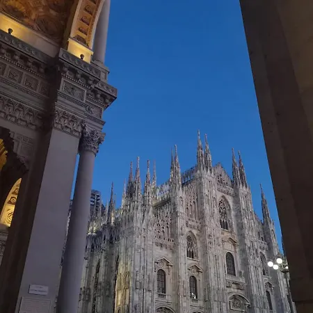 Before Making A Request Read My Profil Host At Bottom Of Page #luxury In Milan# 밀라노