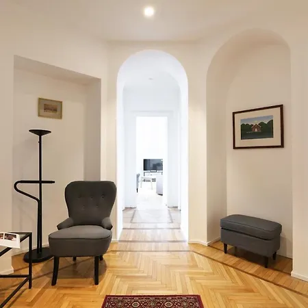 Light And Style In The Heart Of Μιλάνο