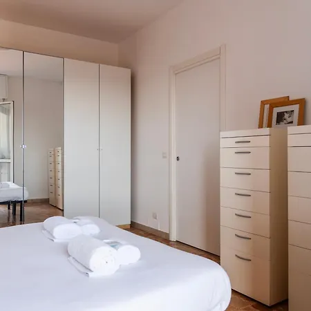 Youhosty - Da Cermenate 12 *