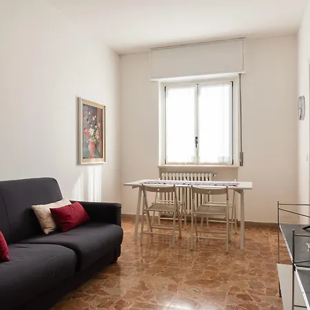 Youhosty - Da Cermenate 12 شقة *