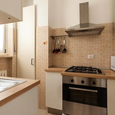 Youhosty - Da Cermenate 12 * Milaan