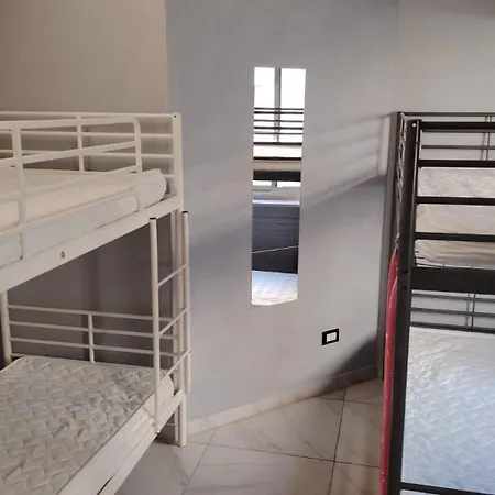 Lion & Youth Hostel *