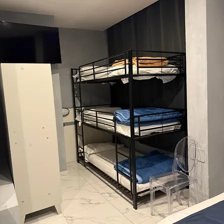 Hostel Lion & Youth