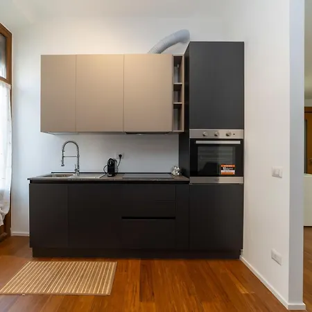 Moderno Bilocale Vicino Aeroporto Linate Self Check-in 24h & Wifi Veloce *