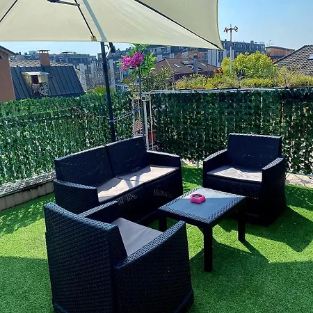 Red House - Beautiful - Metro M1 * מילאנו