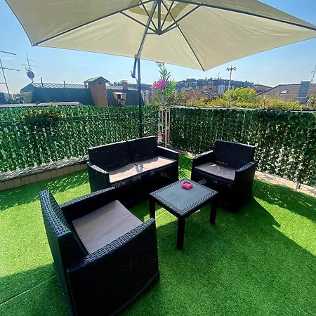 Red House - Beautiful - Metro M1 Appartement Milaan