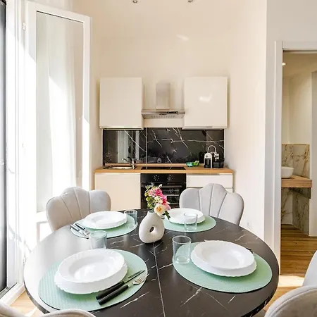 - A Pochi Passi Dalla Stazione *