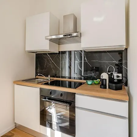 - A Pochi Passi Dalla Stazione Appartement