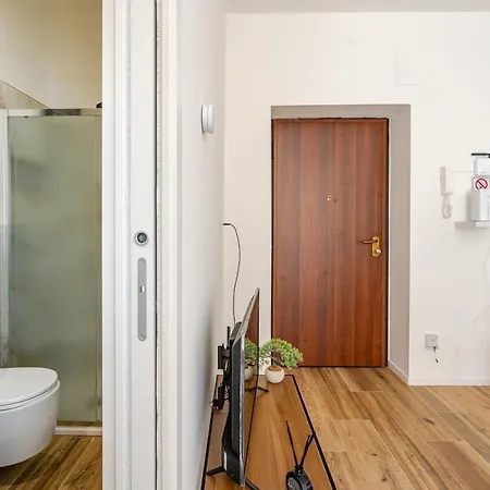 - A Pochi Passi Dalla Stazione Appartement *
