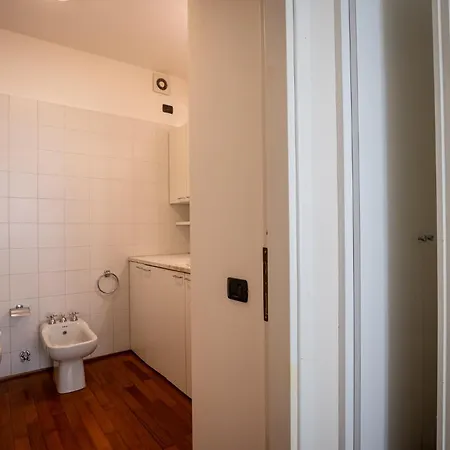 Via Dei Fabbri Leonardo Apartment - Milan City Centre - Cattolica & Navigli Area Milán