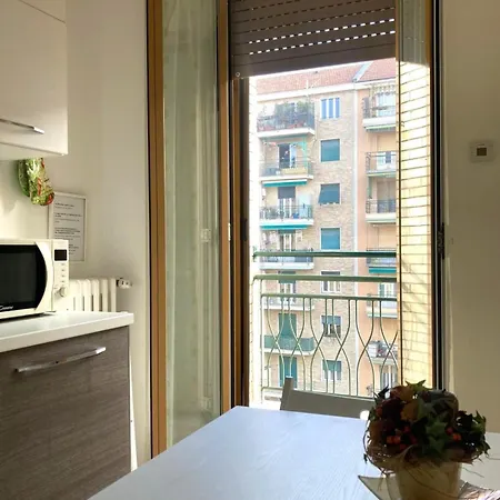 Coronelli Lovely Studio, Close To Frattini & Gelsomini Metro Station アパート ミラノ