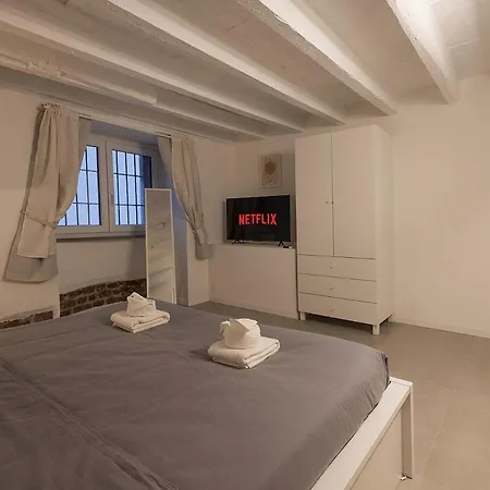 Apartment 2 Bedrooms De Angeli - 10 Minuti Dal Duomo *