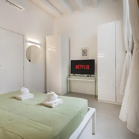 Apartment 2 Bedrooms De Angeli - 10 Minuti Dal Duomo *