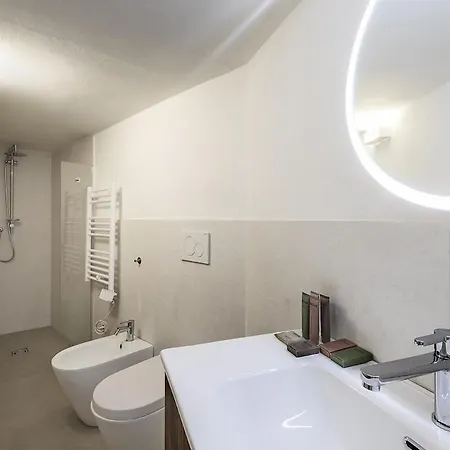 2 Bedrooms De Angeli - 10 Minuti Dal Duomo Apartment