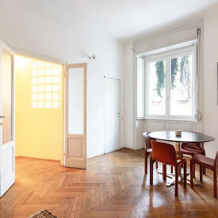 One Bedroom Of Comfort And Style In The Heart Of Appartamento