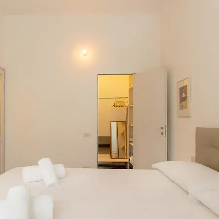 One Bedroom Of Comfort And Style In The Heart Of Appartamento Milano