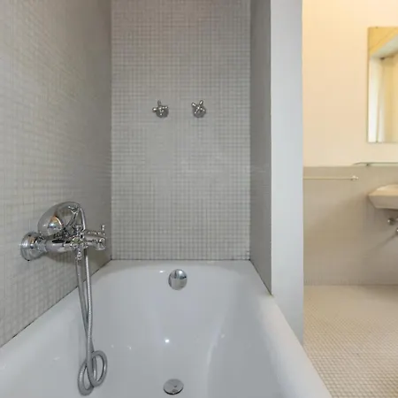 One Bedroom Of Comfort And Style In The Heart Of Milano