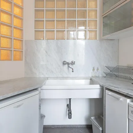 One Bedroom Of Comfort And Style In The Heart Of Appartamento Milano