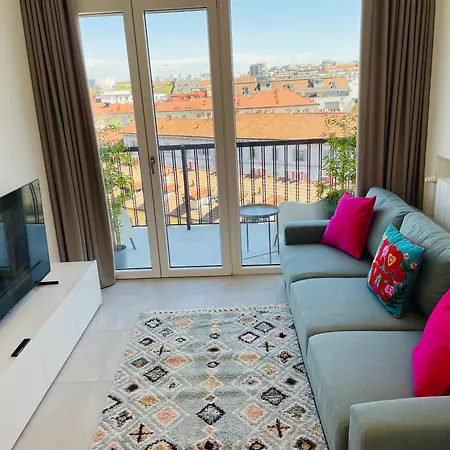New 2 Bedroom In Navigli With A Great View! Mediolan