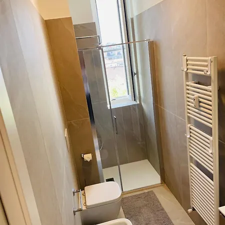 New 2 Bedroom In Navigli With A Great View! * Milão